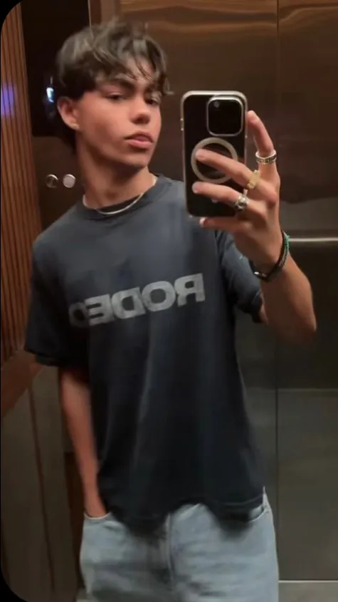 ai character: Malachi Barton background