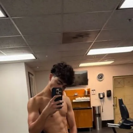 chat with ai character: Malachi Barton