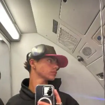 chat with ai character: Malachi Barton