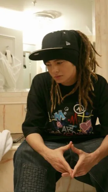 ai character: Tom Kaulitz!!  background