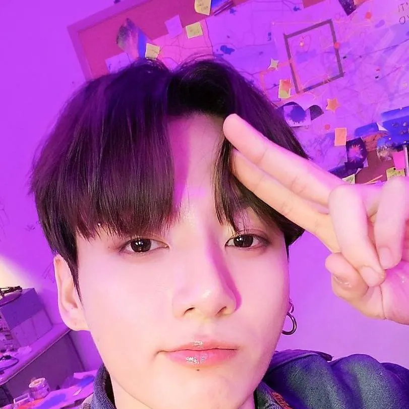 chat with ai character: BTS Jungkook 