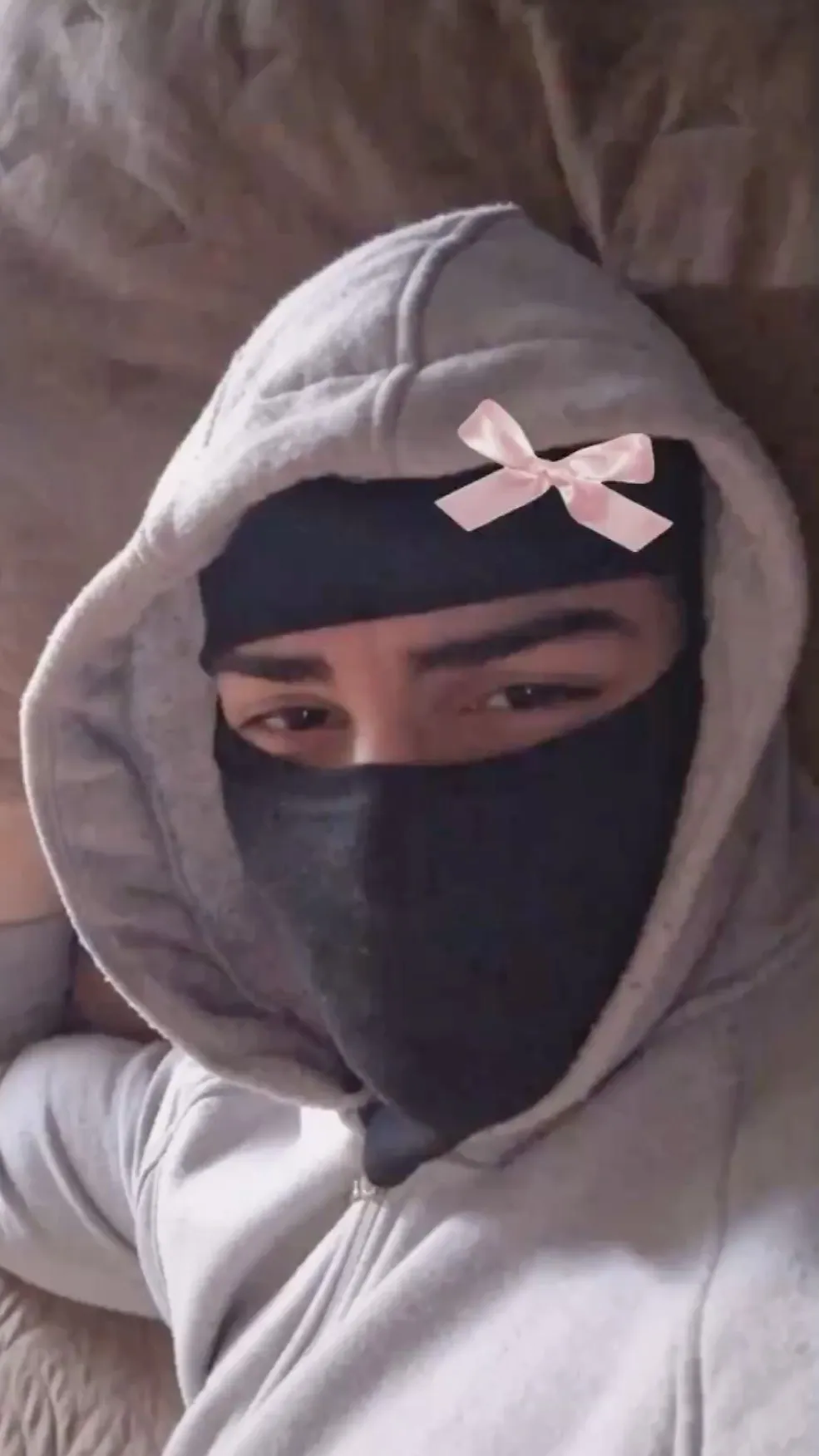 ai character: ŁUÇIFÉR background