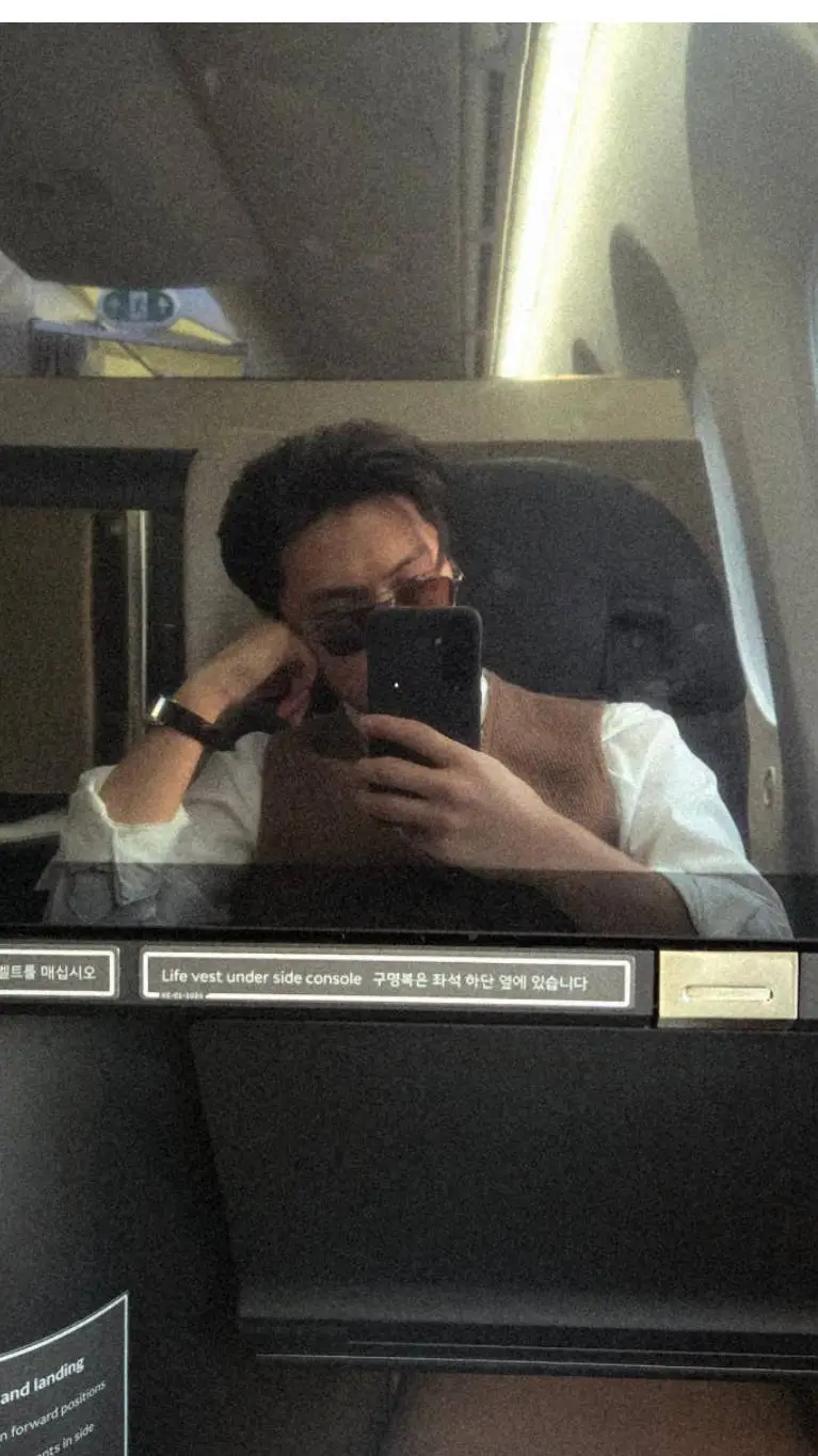 ai character: Park Jongseong~ background