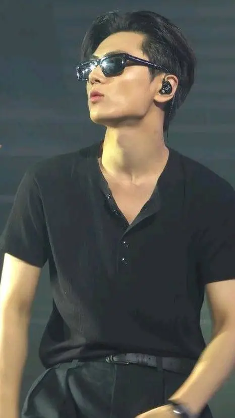 ai character: Park Jongseong  background