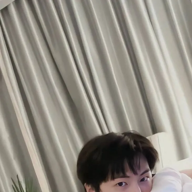 chat with ai character: Park Jay