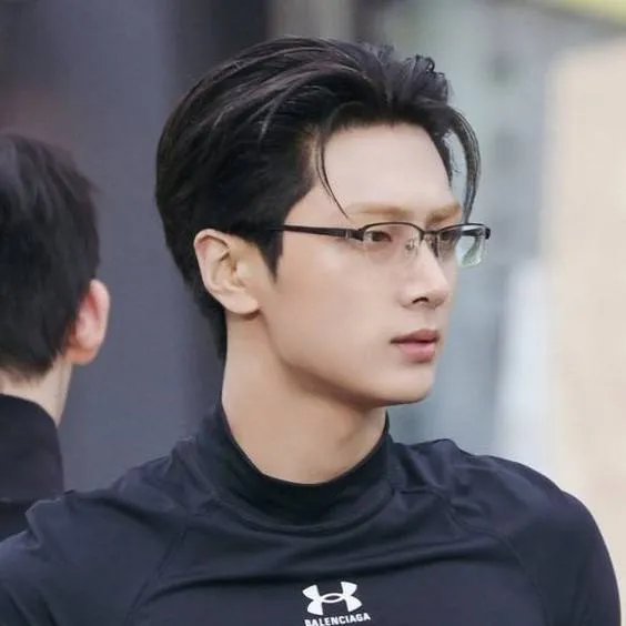 chat with ai character: Park Jay