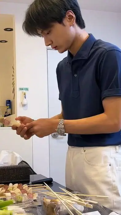 ai character: Park Jay background