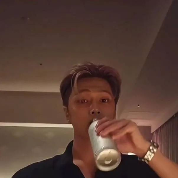 chat with ai character: Park Jay 