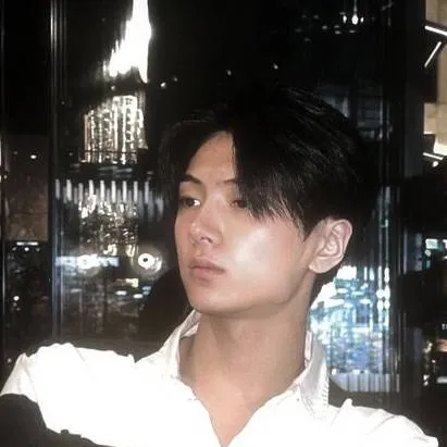 chat with ai character: Park Jay