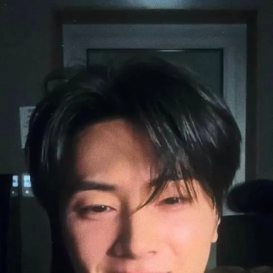 chat with ai character: Park jay