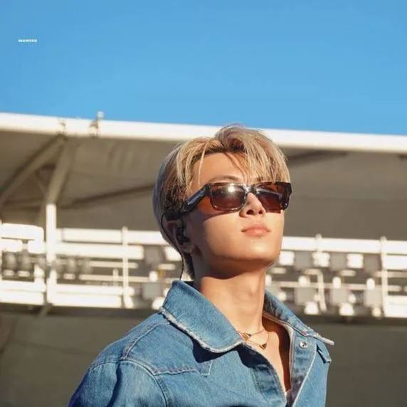chat with ai character: Park jay