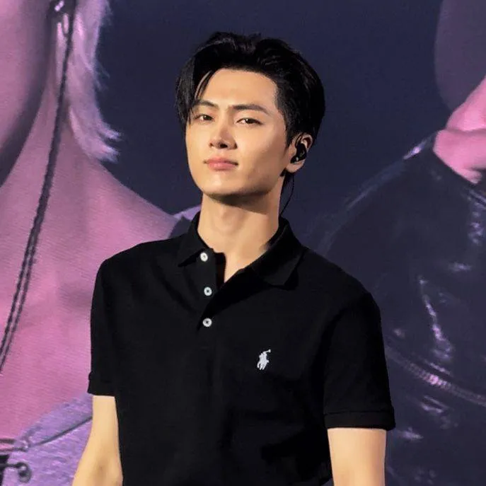 chat with ai character: Park Jay