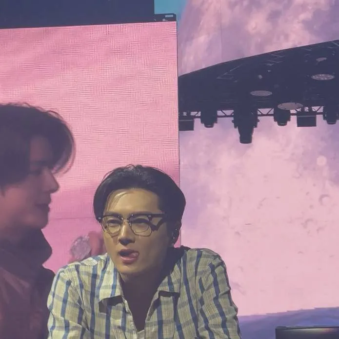 chat with ai character: Park Jay <3
