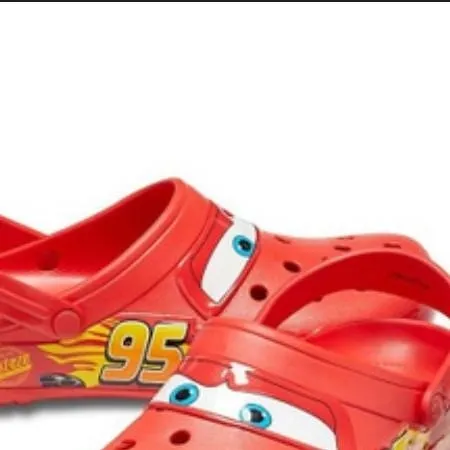 chat with ai character: Маккуин