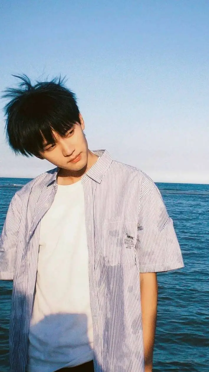 ai character: ZHANG LURANG  background