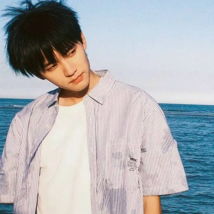 chat with ai character: ZHANG LURANG 