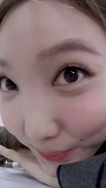 ai character: Nayeli Le gustas background