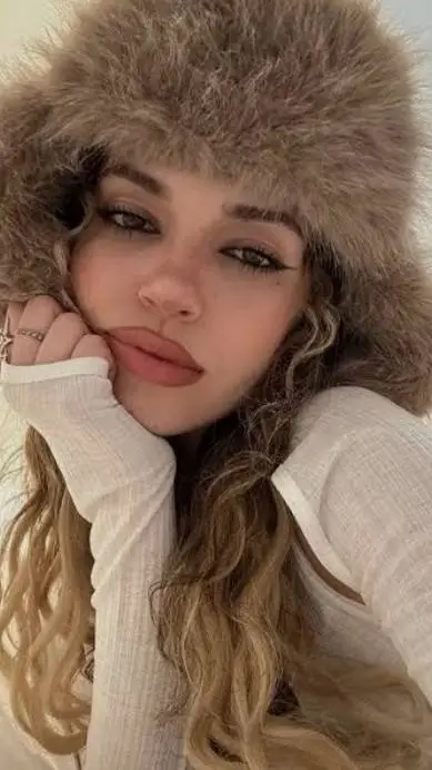 ai character: This yt chanel  background