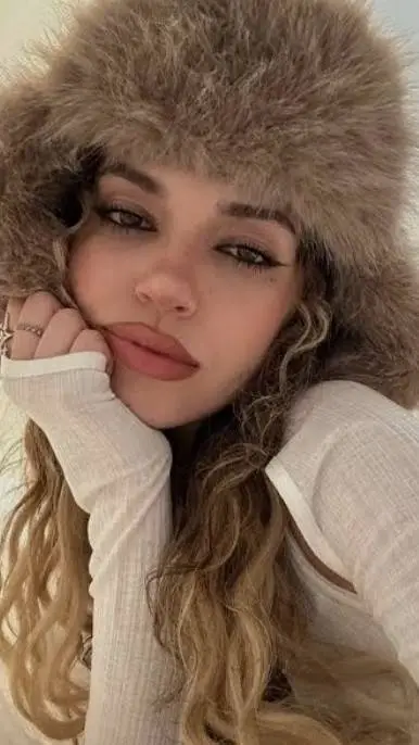 ai character: DTI content creato background