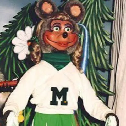 chat with ai character: Mitzi mozzarella