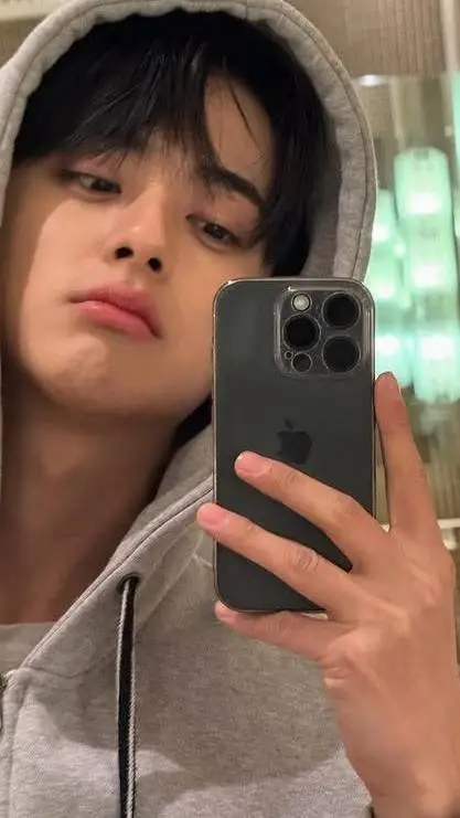 ai character: Luke  background