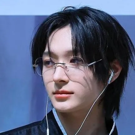chat with ai character: Donghwa 