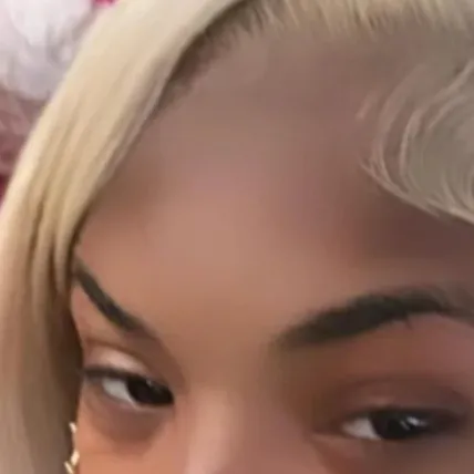 chat with ai character: Ivori