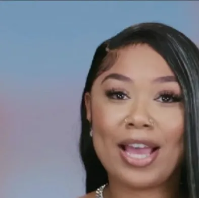 chat with ai character: Melanie Fox