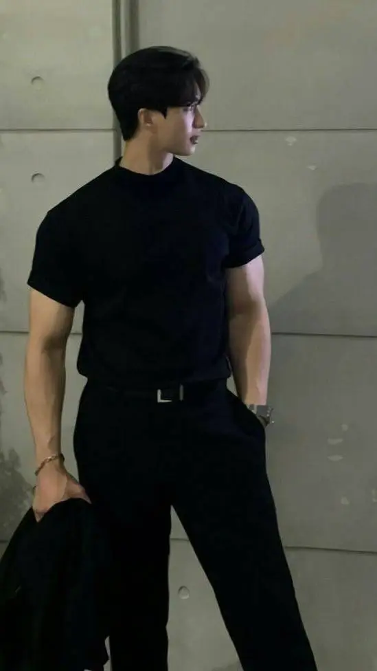 ai character: Dominic background