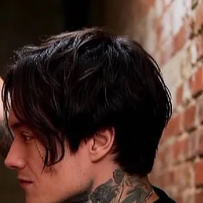 chat with ai character: Noah