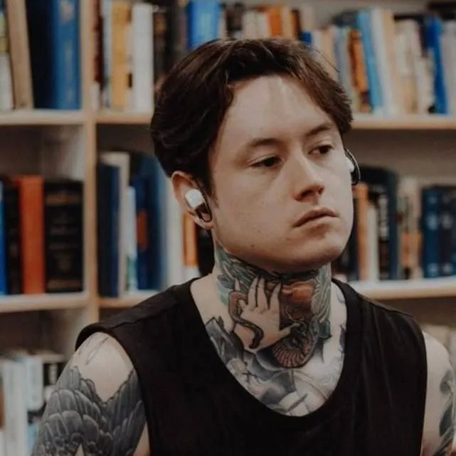 chat with ai character: Noah Sebastian