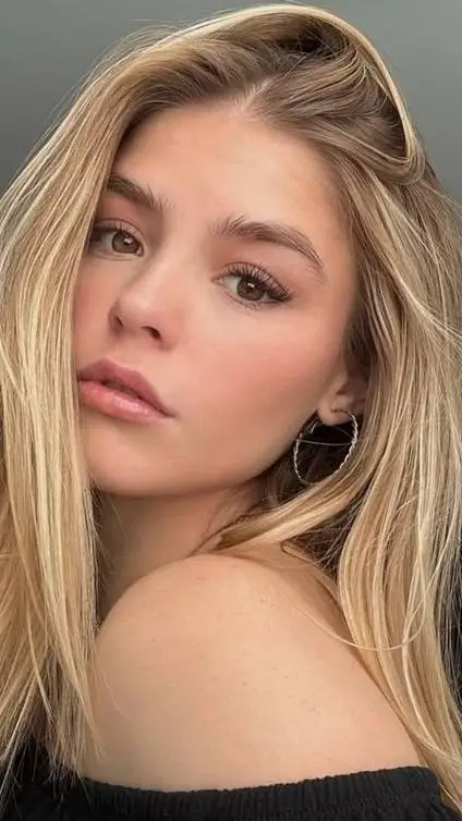 ai character: Carla  background