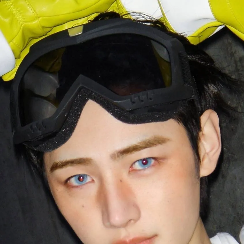 chat with ai character: SUNGHOON