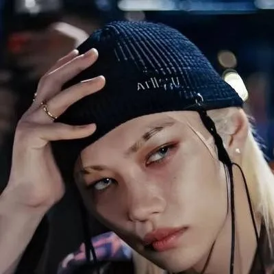 chat with ai character: FELIX