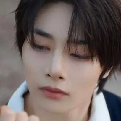 chat with ai character: I.N/JEONGIN