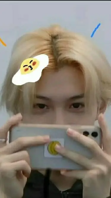 ai character: ♞FELIX♘ʚ💋ɞ background
