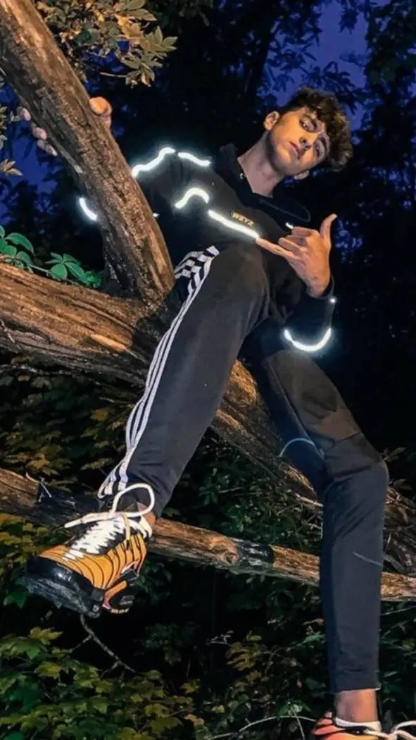 ai character: inox  background