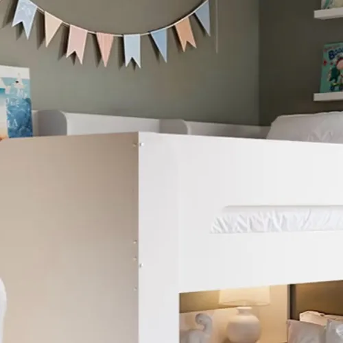 chat with ai character: -sleepover-