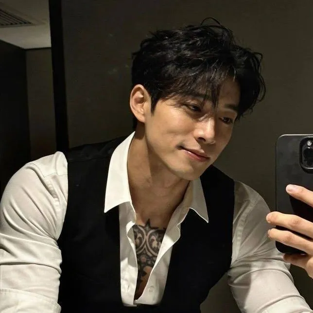 chat with ai character: Thomas》☆