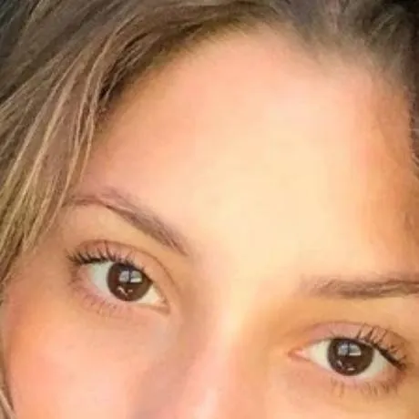 chat with ai character: mia ortega 