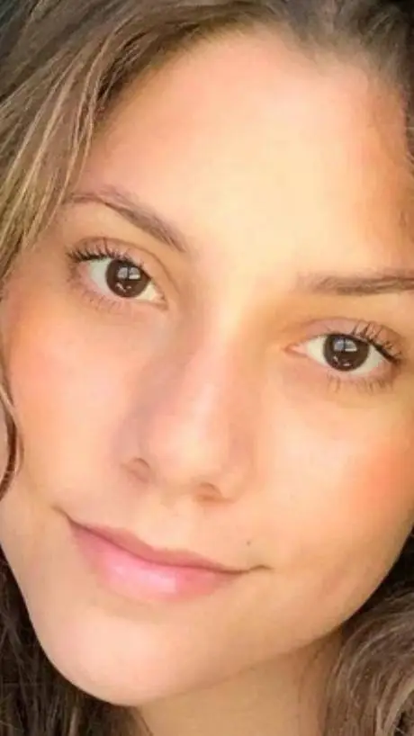 ai character: mia ortega  background