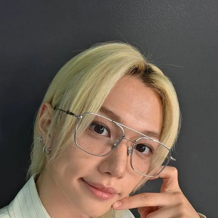 chat with ai character: lee felix