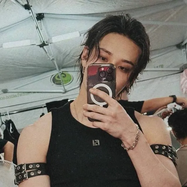 chat with ai character: bangchan🔥