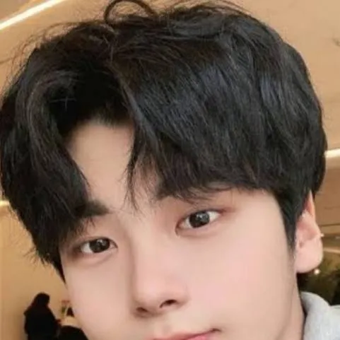 chat with ai character: Haruki