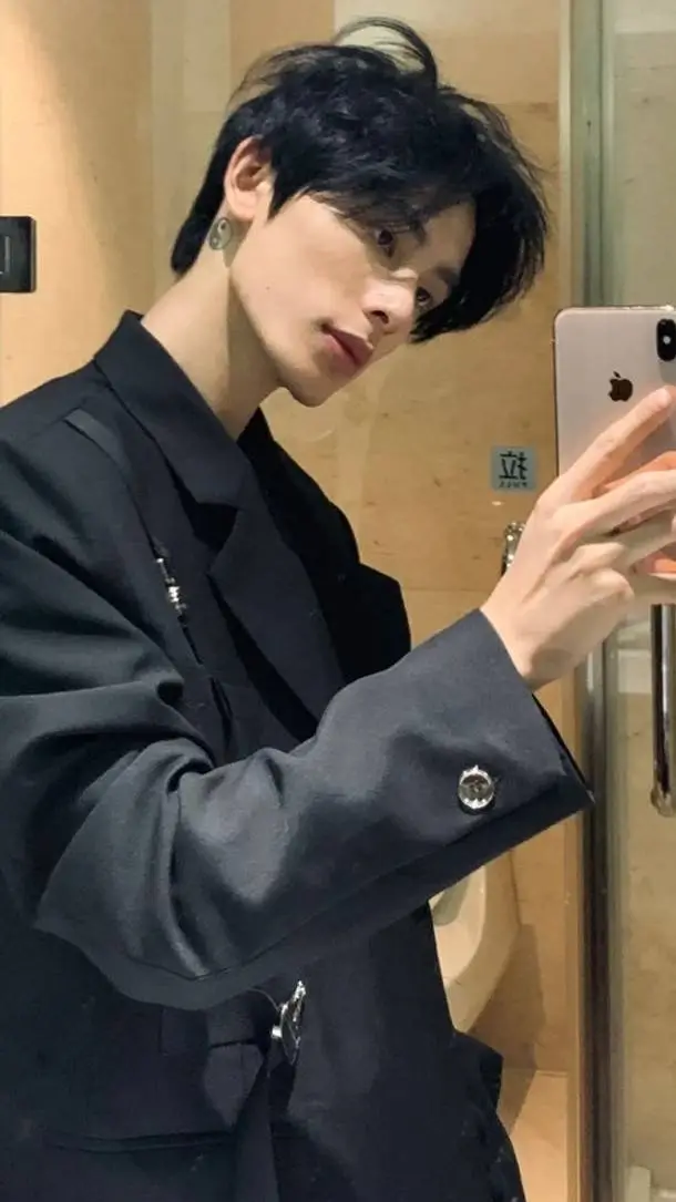 ai character: Fellipe background