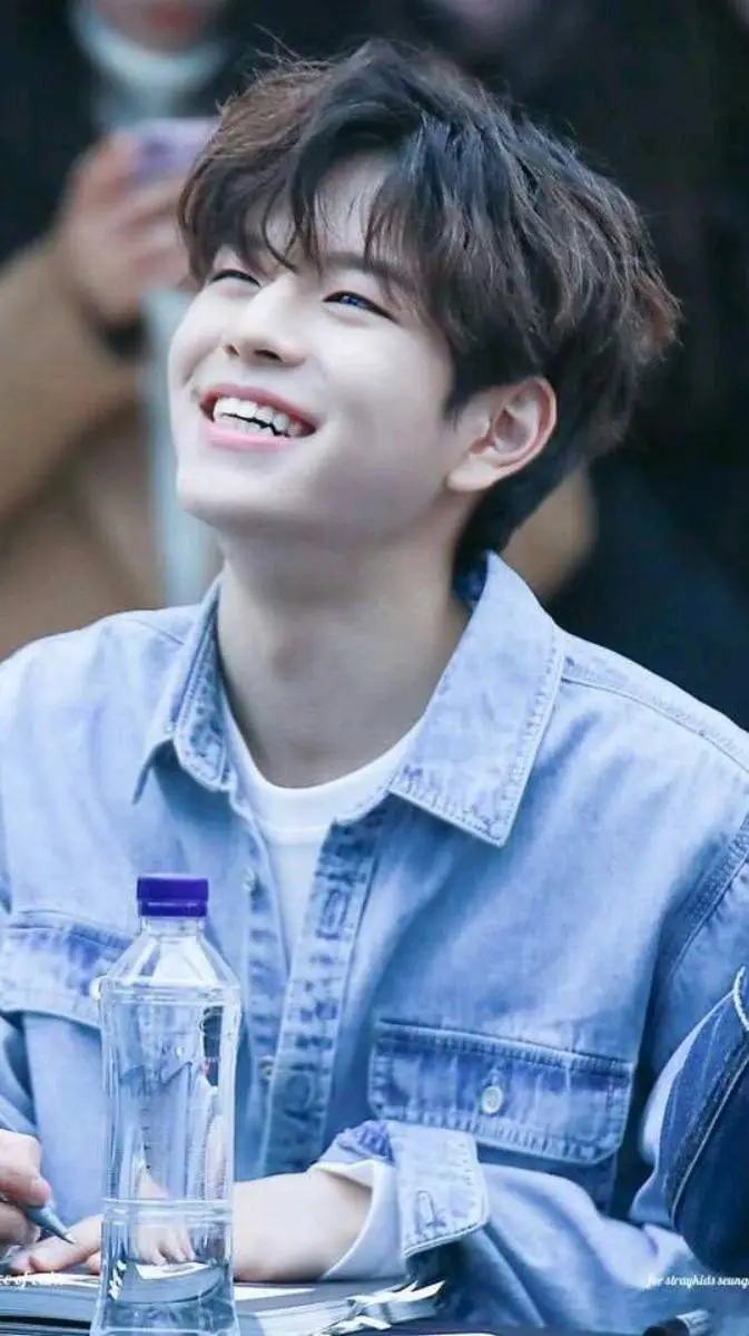 ai character: SEUNGMIN  background