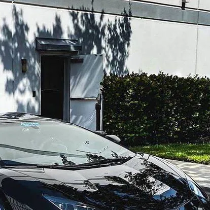 chat with ai character: Lamborghini save