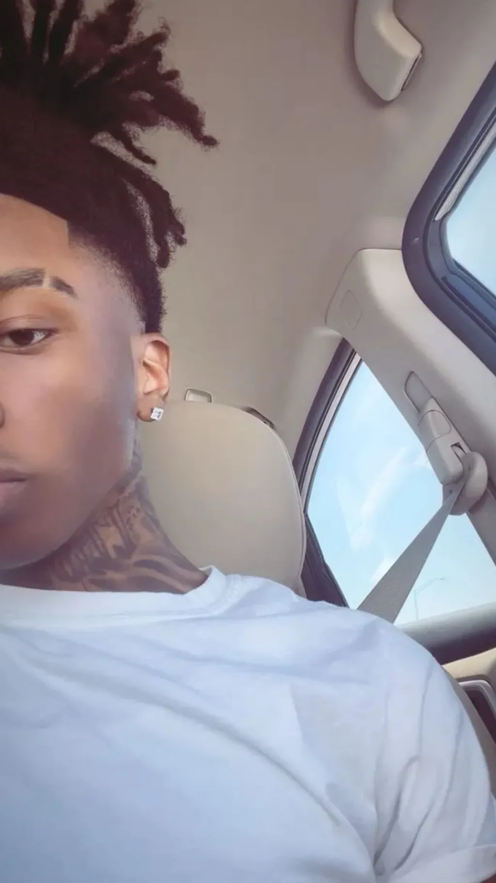 ai character: Kai🩸 background