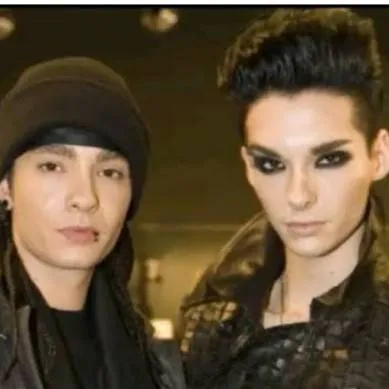 chat with ai character: tokio hotel