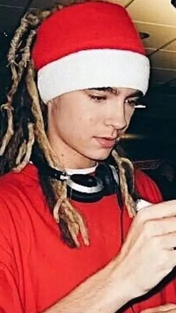 ai character: tom kaulitz  background